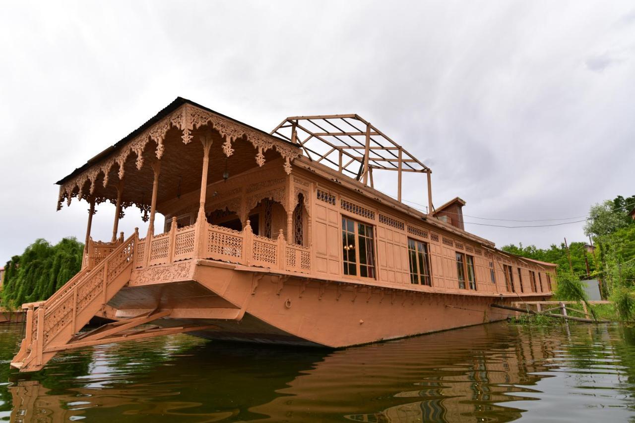 Hotel Wangnoo Worth Houseboats à Srīnagar Extérieur photo